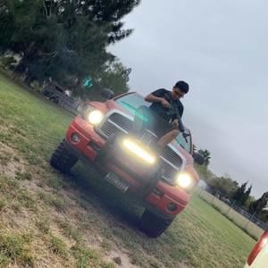 Meet your Posher, Cesar